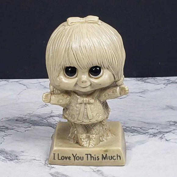 W&R Berries Girl Figurine I Love You This Much 1970 Vintage - Picture 9 of 9